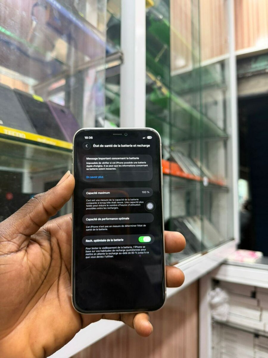 11 Blanc 64Go 2nd main