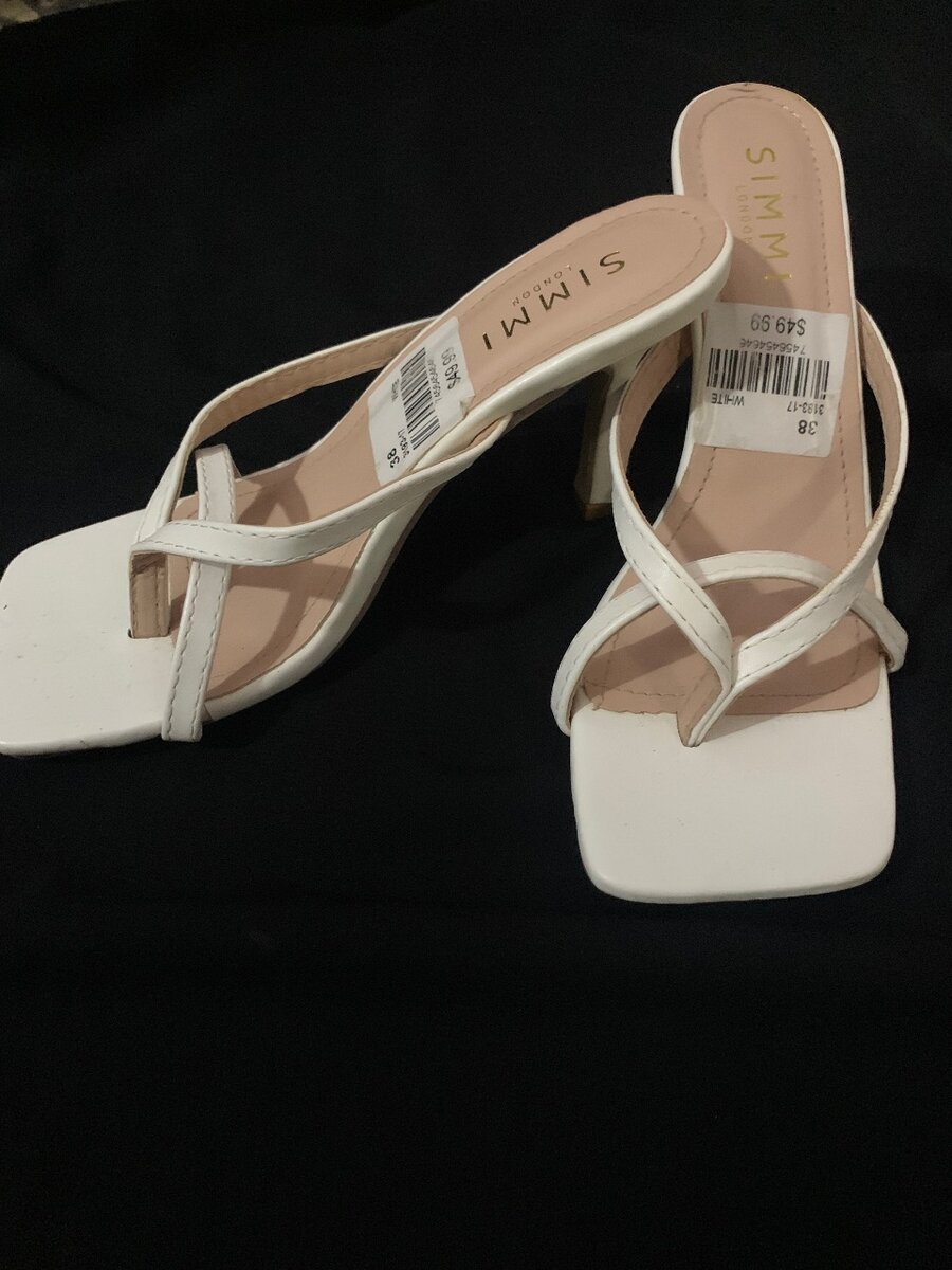 Sandales à talon blanc élégantes