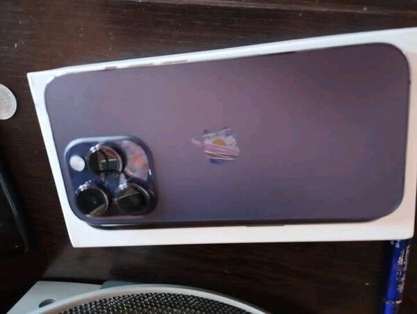 Smartphone haut de gamme violet
