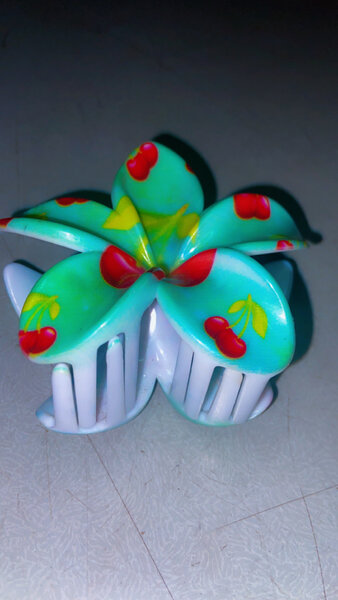 Pince à cheveux fleur colorée