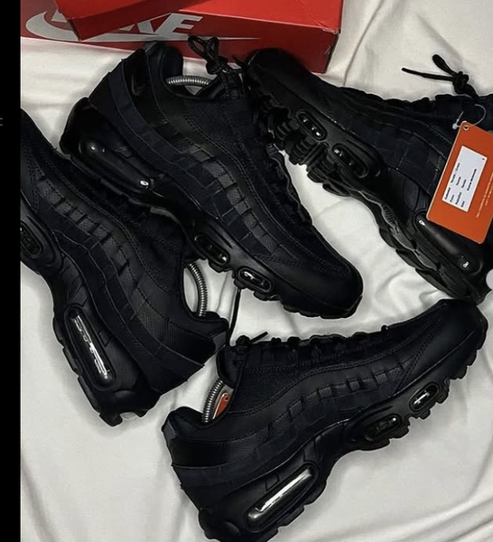 Nike airmax 95 triple black