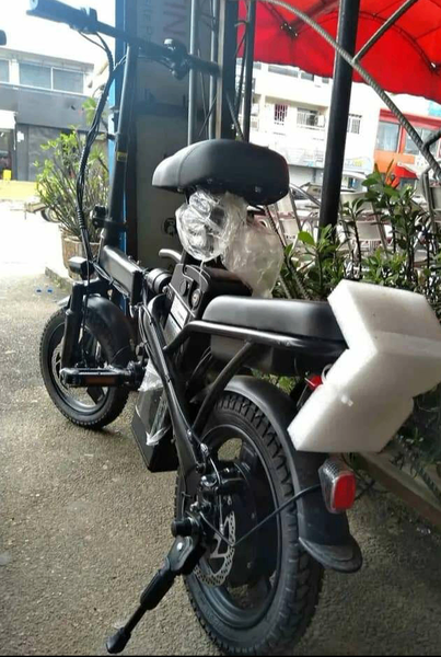 Vélo électrique compact urbain