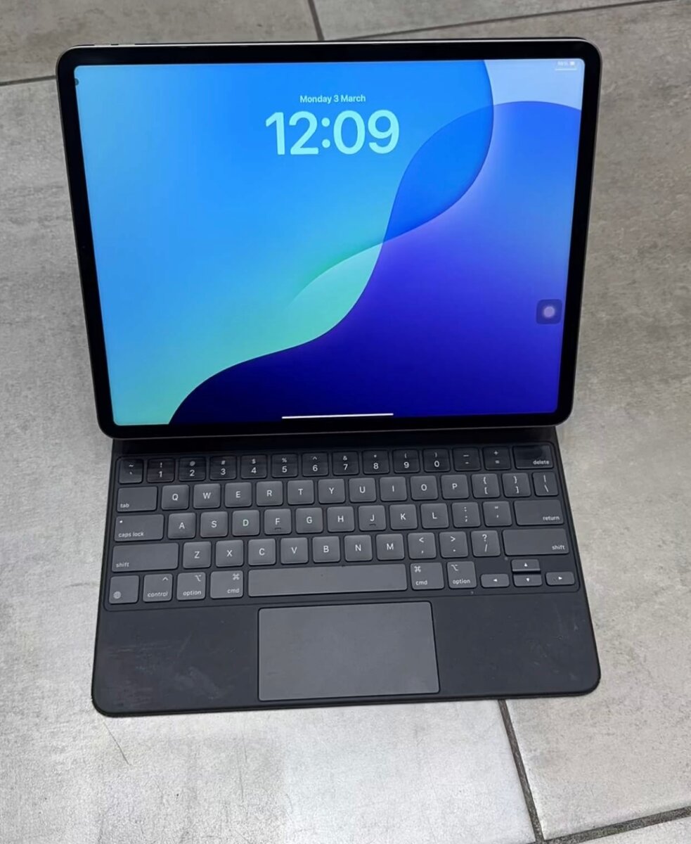 30waskDeaßaed Pro 12.9 WiFi only 128gb coMies with the Magic