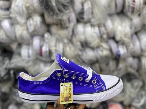 Baskets basses bleues unisexes