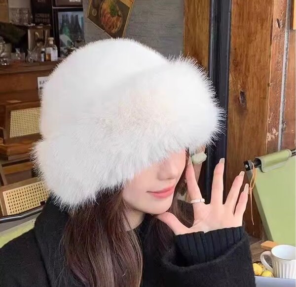 Chapeau en fourrure synthétique