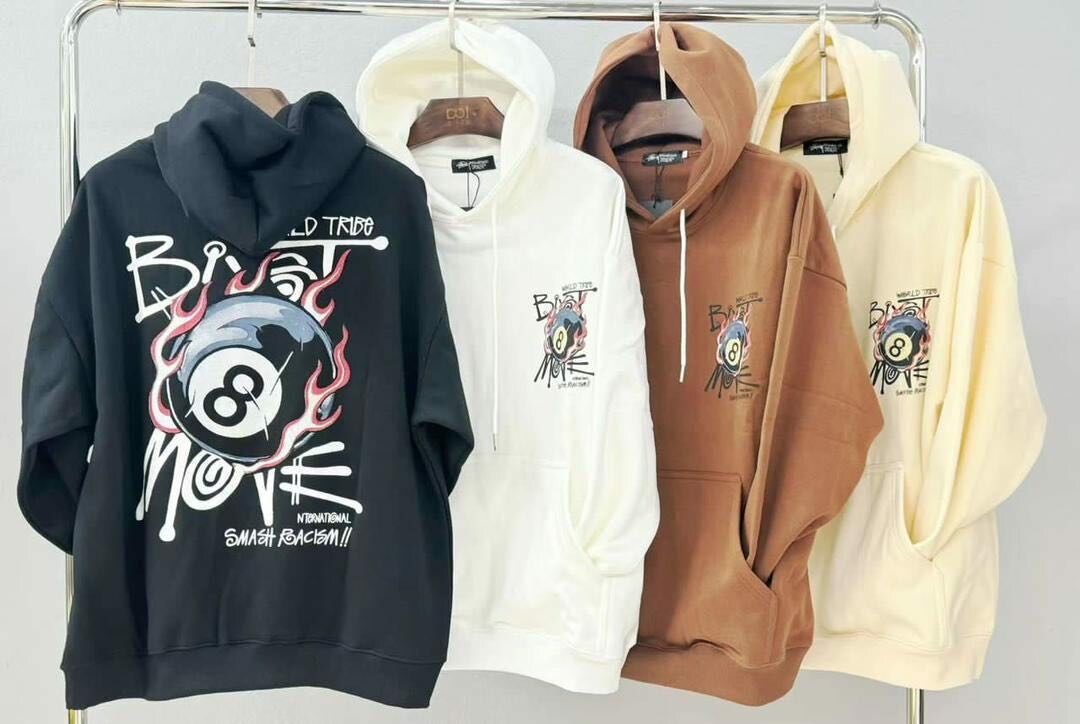 Sweat à Capuche Graphique