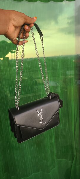 Sac bandoulière élégant noir