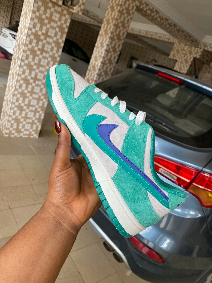 Baskets tendance bleu et blanc