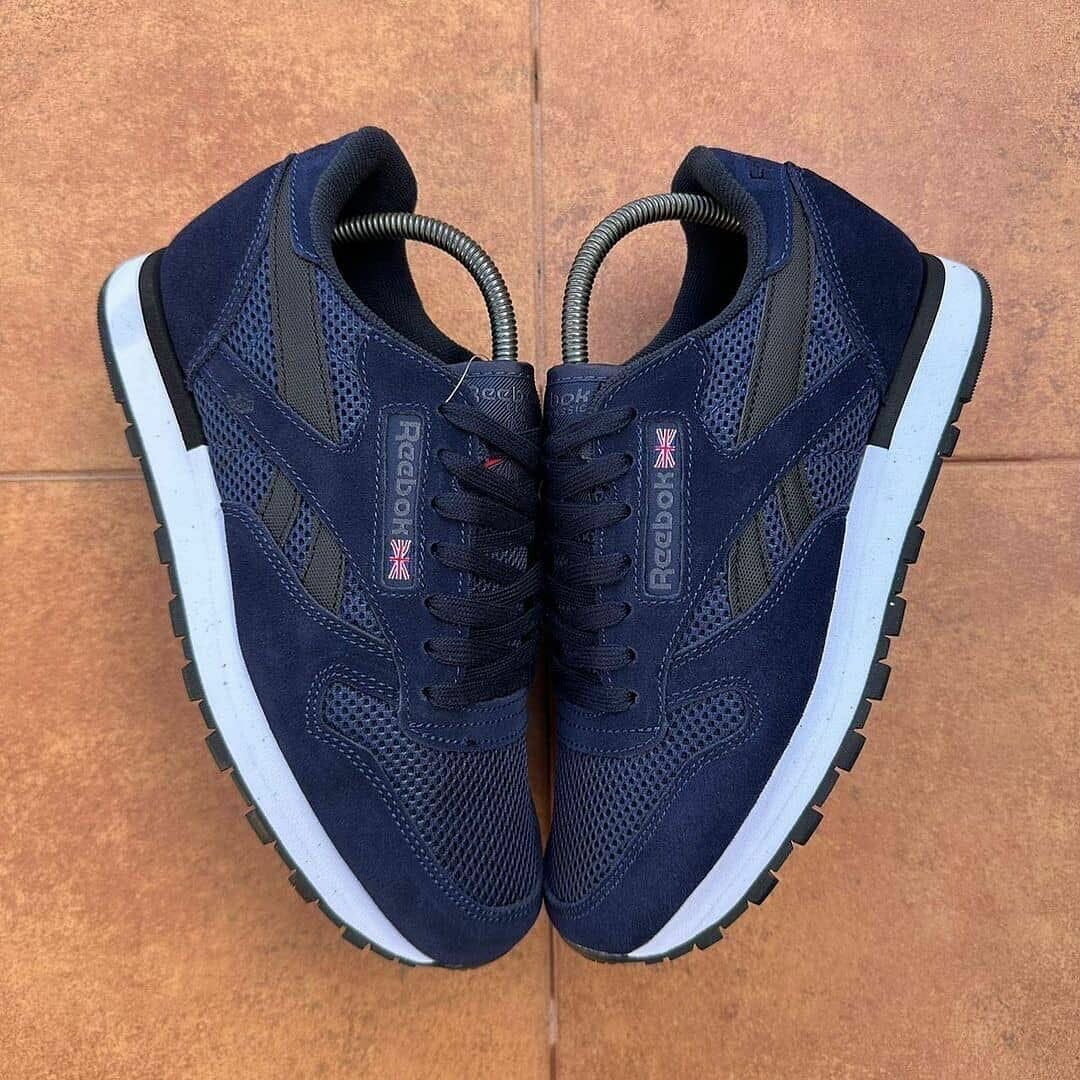 Reebok Classic - Blue and White