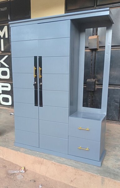 Armoire moderne en bois gris