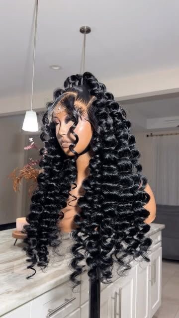 Perruque bouclée élégante