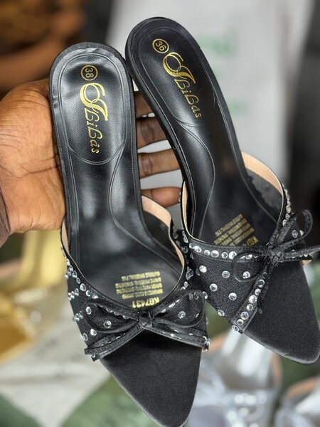 Mules élégantes avec strass