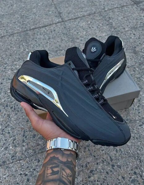 Chaussures de sport homme noir et or