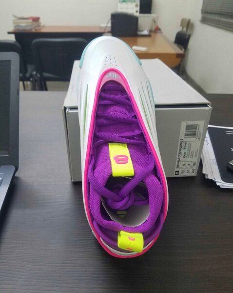 Chaussures de sport blanches vertes roses baskets