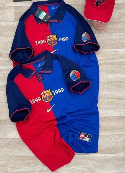 Maillots de football Nike et Adidas