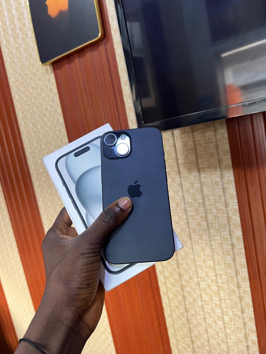 iPhone 15 simple