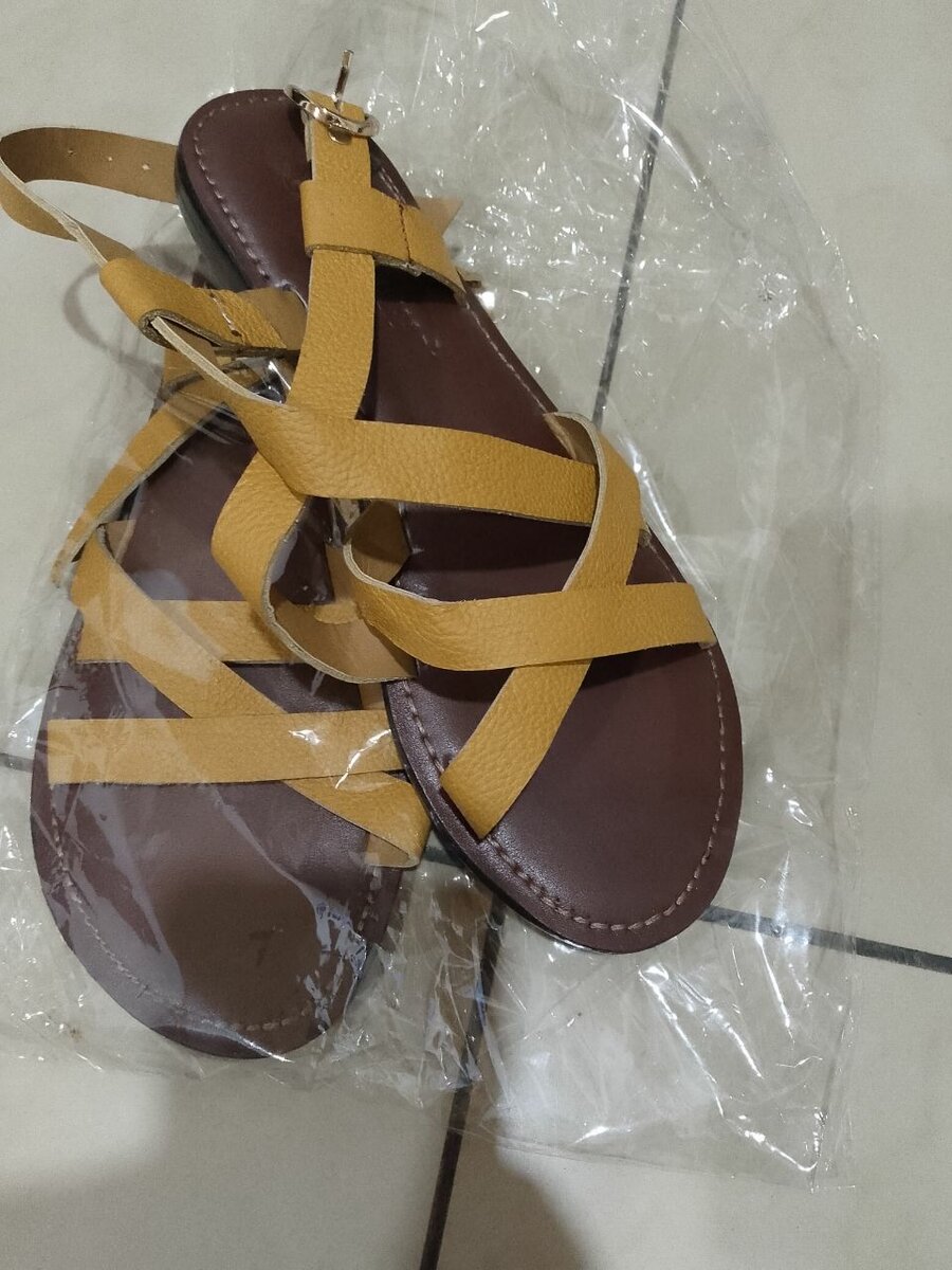 Easy on slippers and sandalsfor ladies available in size 39