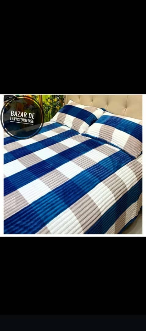 Couvre-lit à carreaux moderne