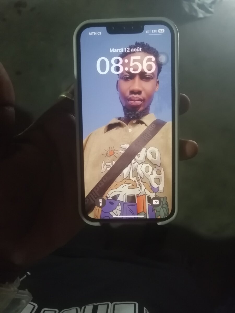 iPhone 13 simple propre couleu