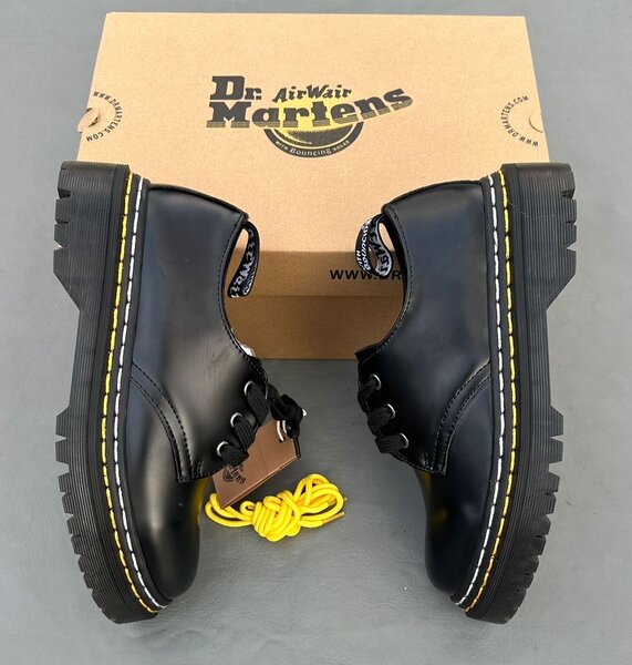 Chaussures noires Dr. Martens