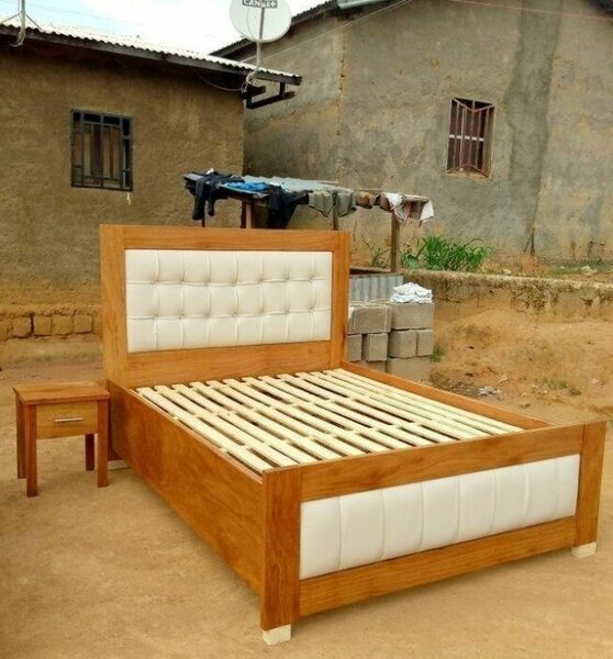 Lit double en bois avec chevets