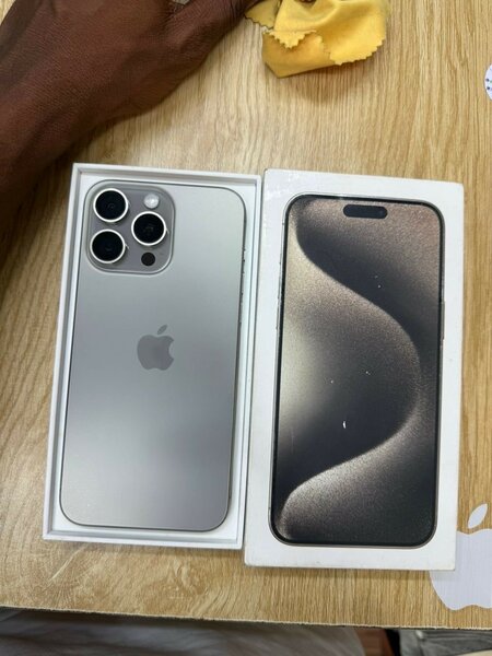 iPhone 15pro max 256giga casineuf avec carton