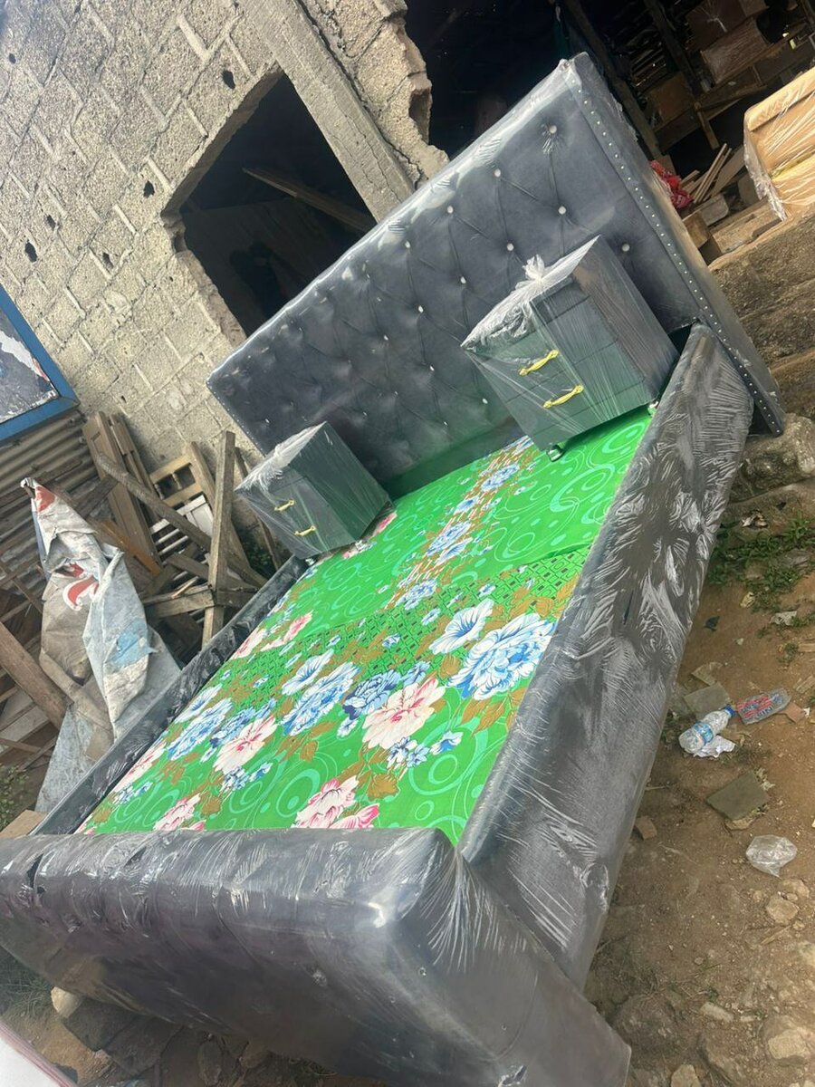 Lit rembourré moderne