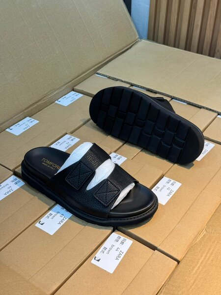 Sandales noires en cuir