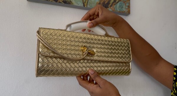 Pochette en cuir tressé élégante