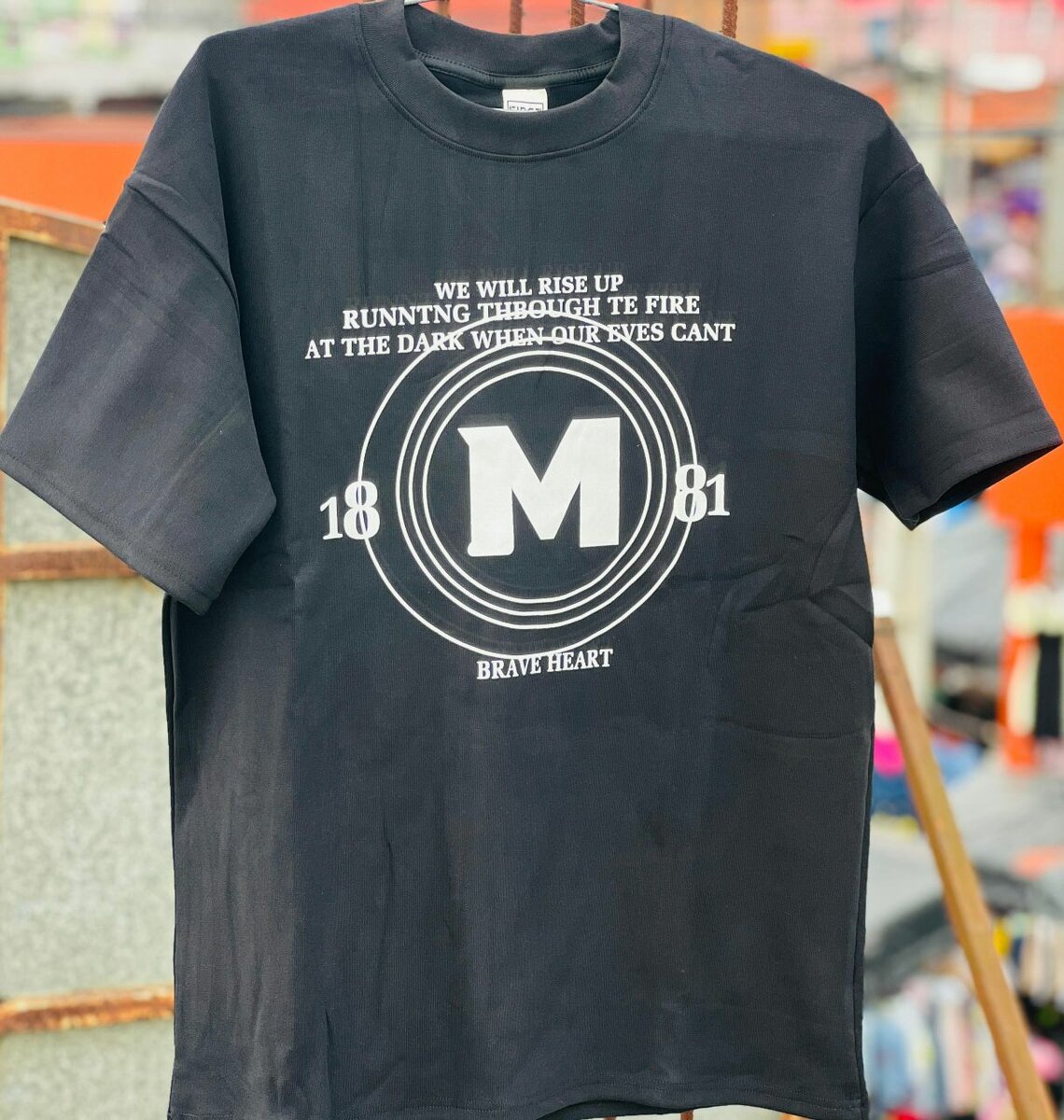 T-shirt graphique tendance