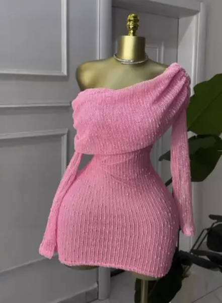 Robe asymétrique rose élégante