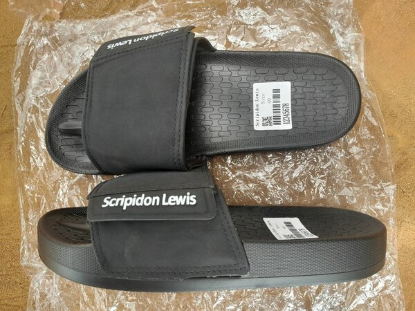 Claquettes noires unisexes