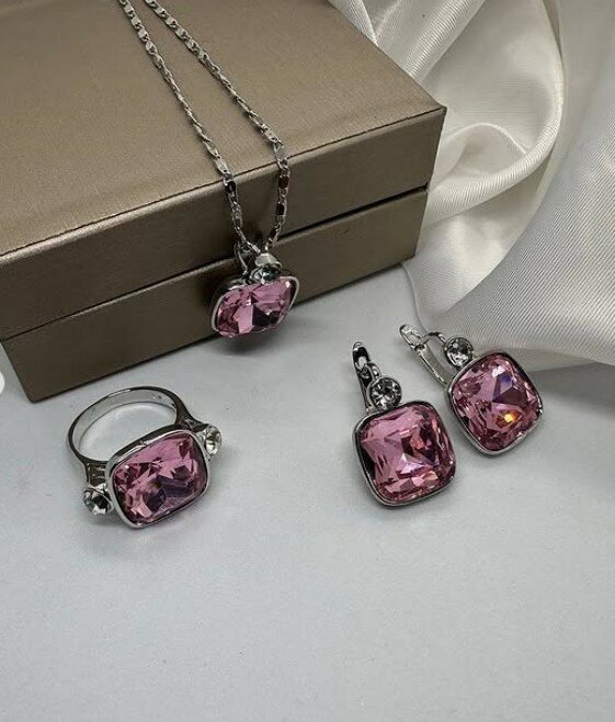 Комплект украшений с камнями