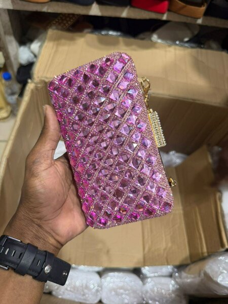 Pochette strass rose élégante