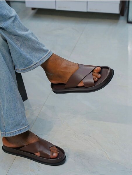 Sandales plates pour homme en cuir