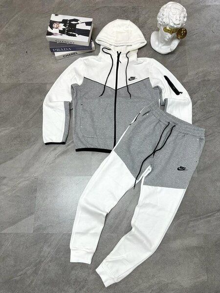 Nike tech