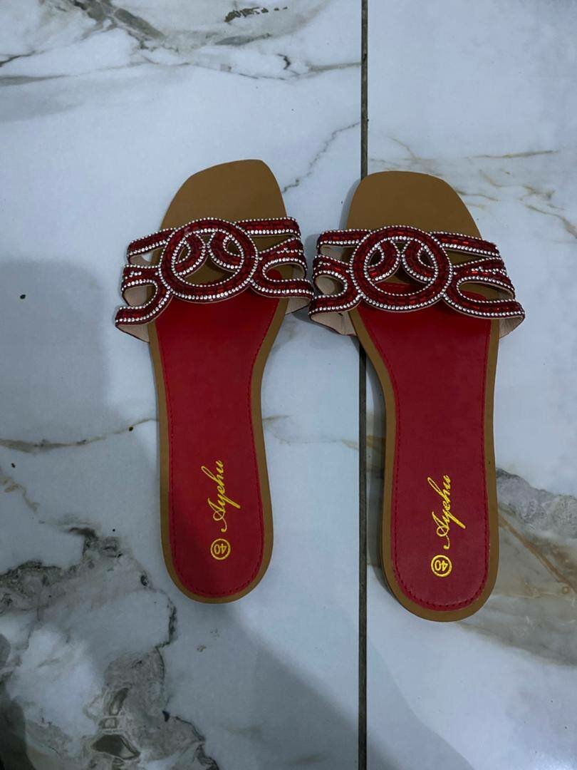 Sandales rouges élégantes