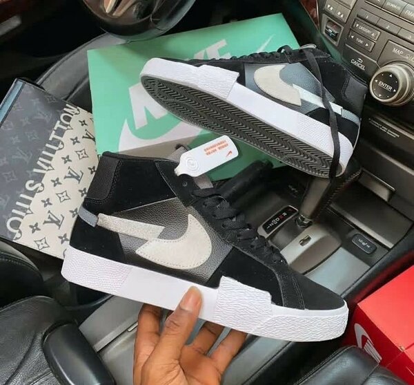 NIKE CLASSIC