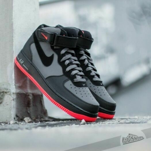 NIKE AIRFORCE 1 HIGH LE