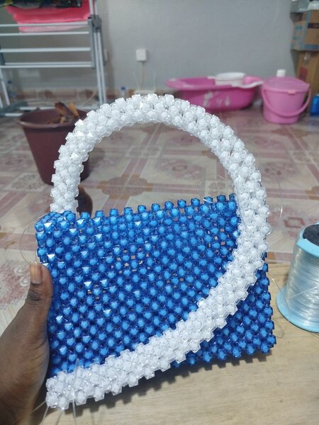 Sac à main perlé élégant