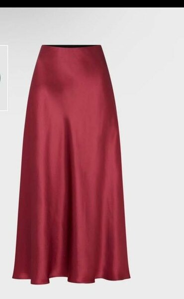 Jupe longue satinée élégante
