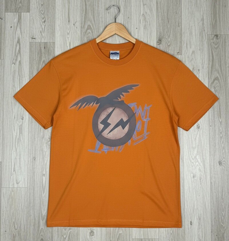 T-shirt coloré imprimé moderne