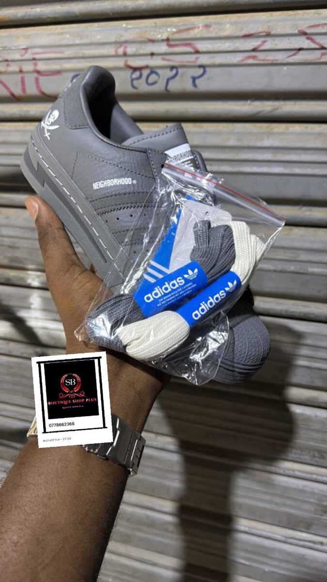 Basket Adidas super star authentique avec sa boîte