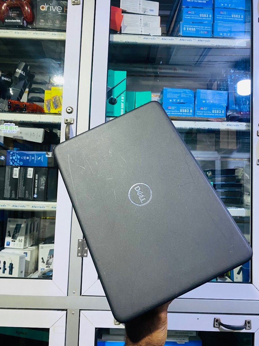 Dell latitude core i3  8th gen