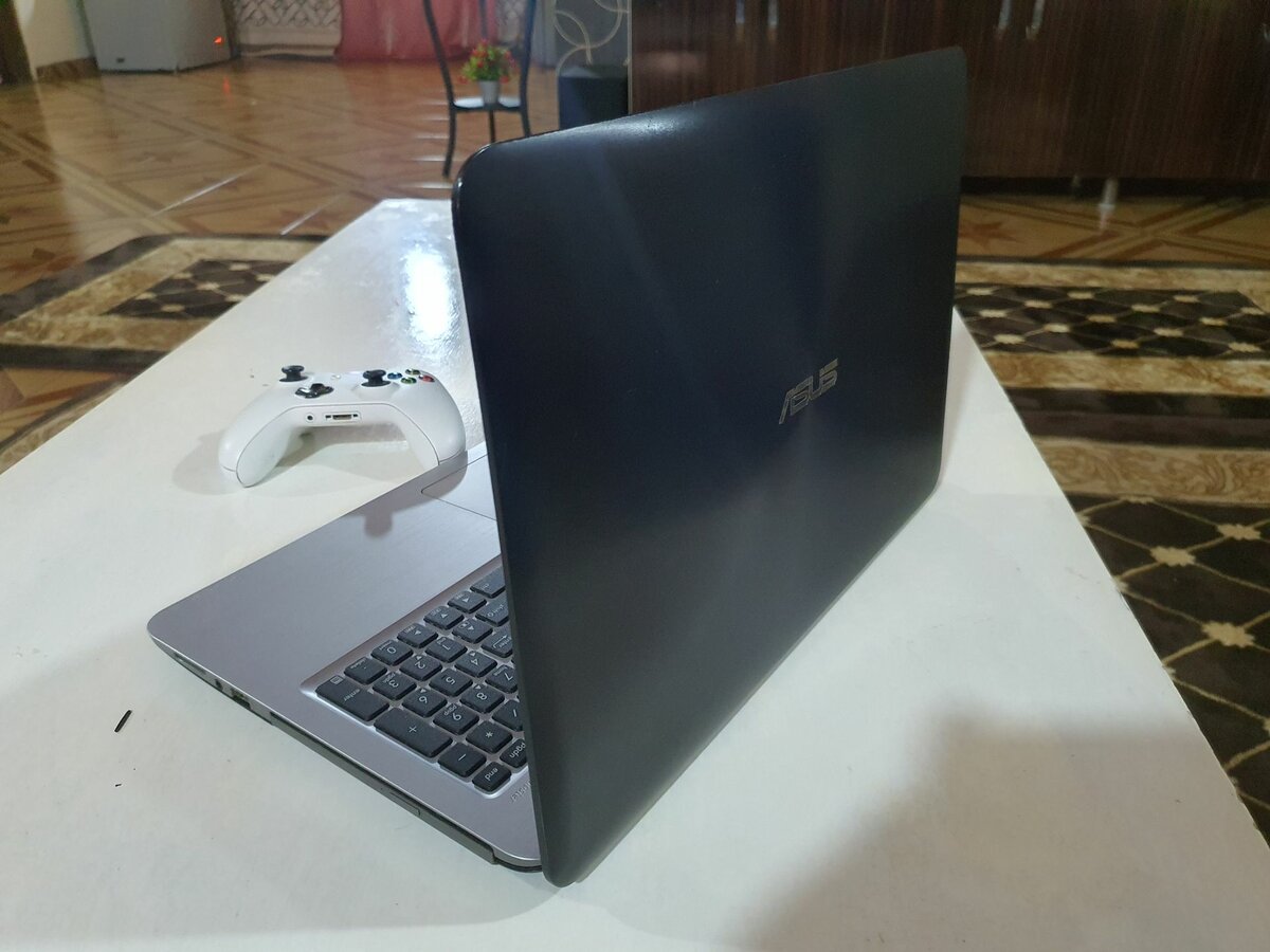 Asus X556UQK Notebook