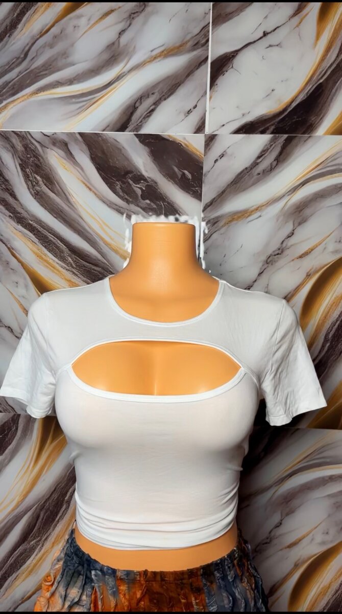 T-shirt découpé tendance femme