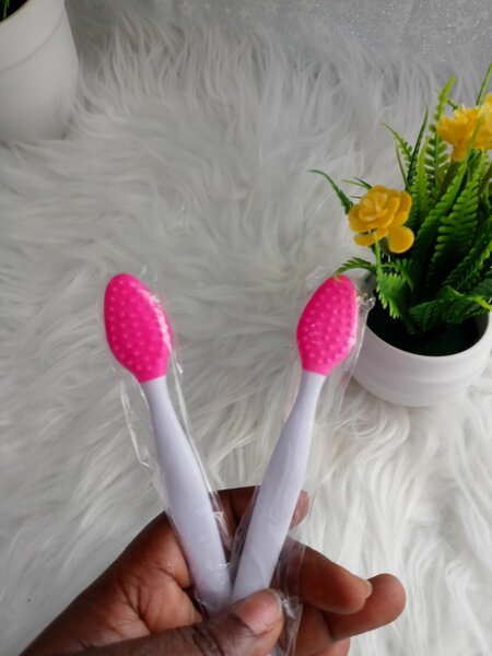 Lip Scrub & Brush