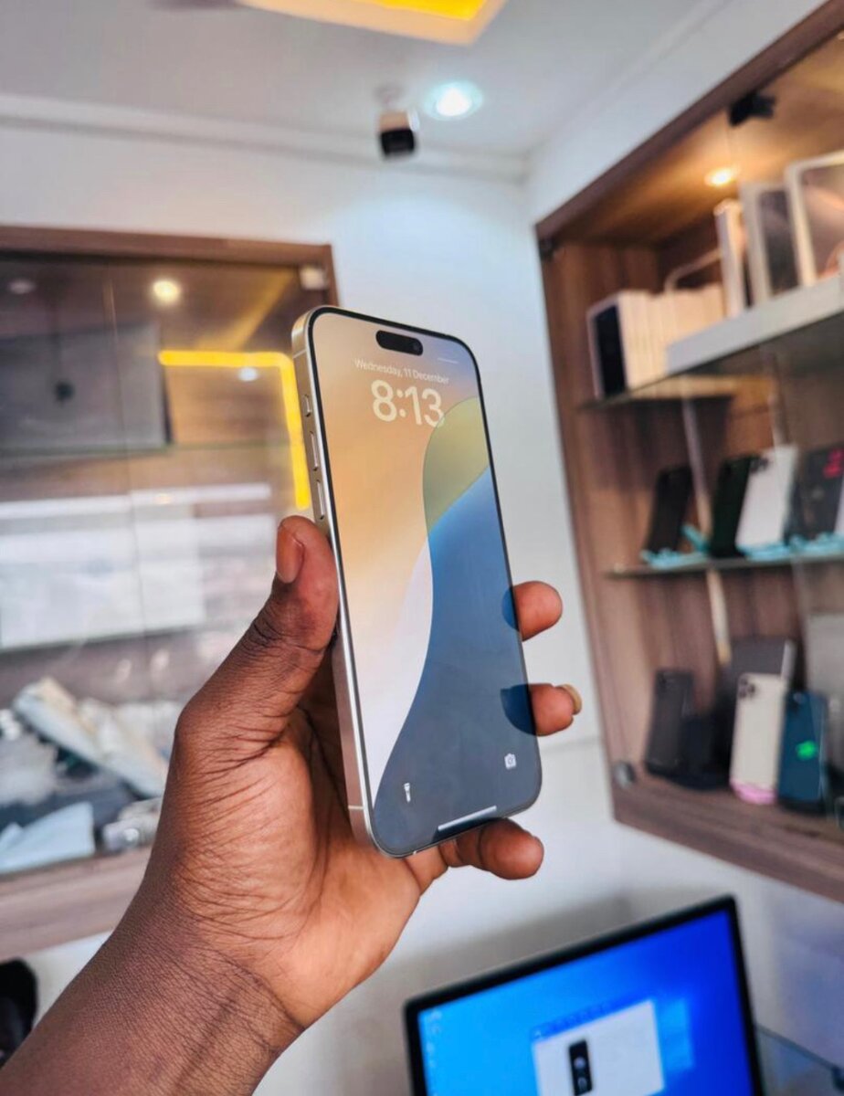 XS max . 15 pro max. iPhone X