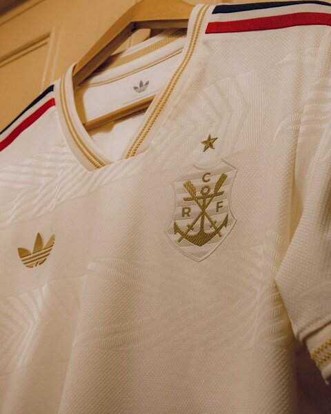 Maillot de football blanc élégant