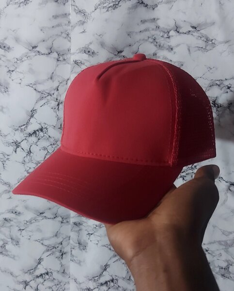 Casquette rouge élégante